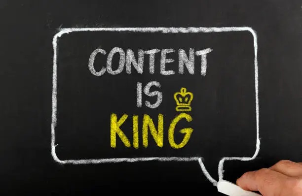Content is king Citation qui explique que le contenu est roi, notamment les livres blancs
